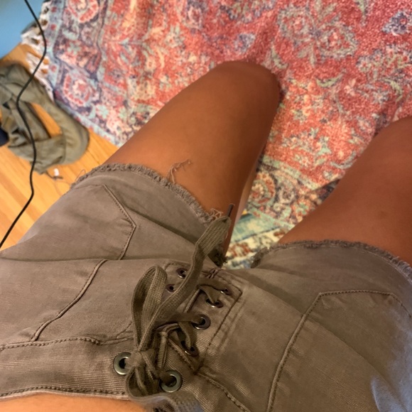 Lace up mid rise shorts - Picture 6 of 7